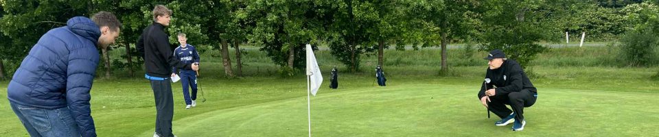 Golf, grin og godt selskab på Breinholtgård i går